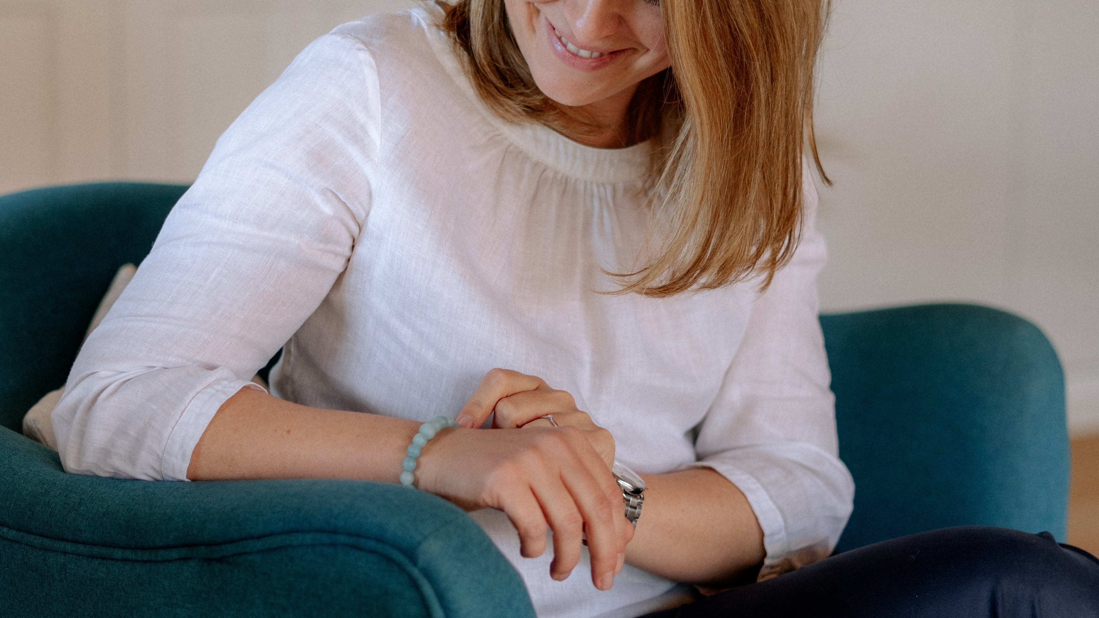 Maria Asböck mit einem ReMinder- Armband